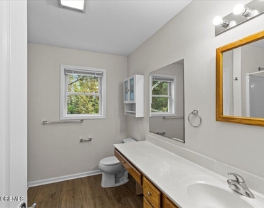415 Dover Road - Photo Thumbnail 17