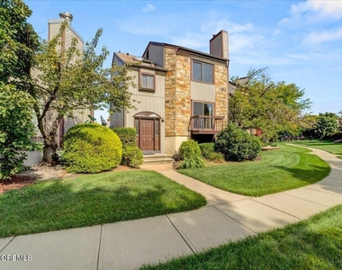 17 Emerald Lane - Photo Thumbnail 2