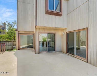17 Emerald Lane - Photo Thumbnail 13