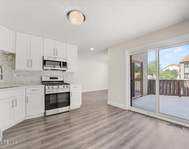 17 Emerald Lane - Photo Thumbnail 9