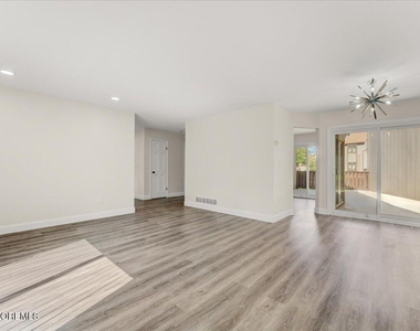 17 Emerald Lane - Photo Thumbnail 5