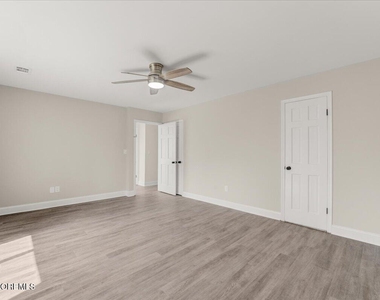 17 Emerald Lane - Photo Thumbnail 18