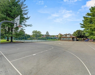 17 Emerald Lane - Photo Thumbnail 32