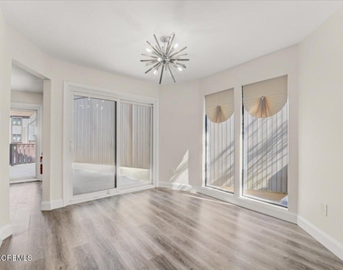 17 Emerald Lane - Photo Thumbnail 8