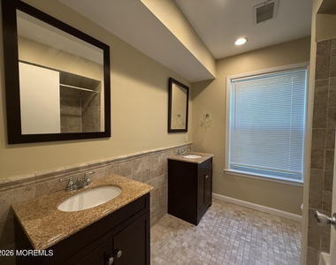 112 Lowell Court - Photo Thumbnail 12