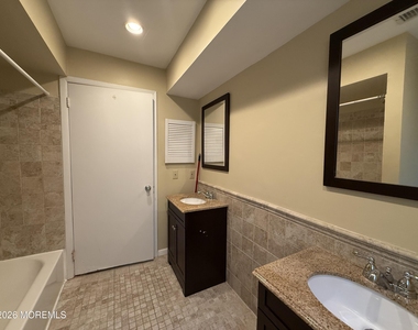 112 Lowell Court - Photo Thumbnail 11