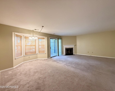 112 Lowell Court - Photo Thumbnail 7