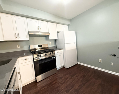 112 Lowell Court - Photo Thumbnail 2