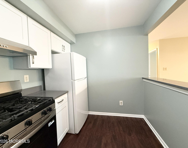 112 Lowell Court - Photo Thumbnail 3