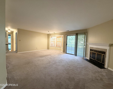 112 Lowell Court - Photo Thumbnail 5