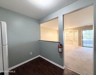 112 Lowell Court - Photo Thumbnail 4