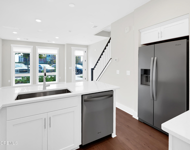 201 Sunset Avenue - Photo Thumbnail 5