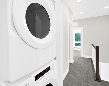 201 Sunset Avenue - Photo Thumbnail 16