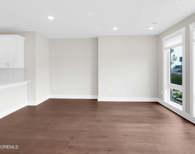 201 Sunset Avenue - Photo Thumbnail 6