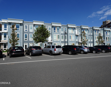 201 Sunset Avenue - Photo Thumbnail 2