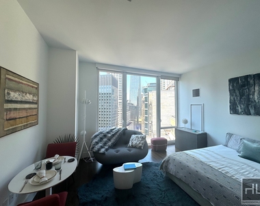 East 44th Street - Photo Thumbnail 1