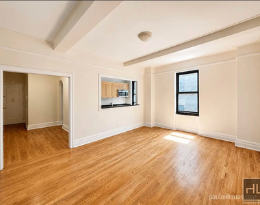 Second Avenue - Photo Thumbnail 3