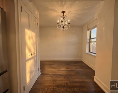 West 68 Street - Photo Thumbnail 3