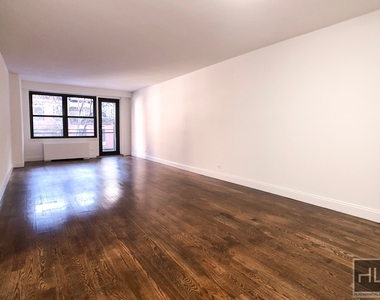 E 82 St - Photo Thumbnail 1