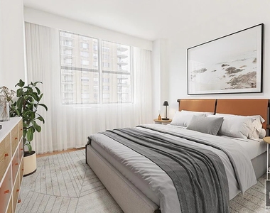 East 75th Street - Photo Thumbnail 4