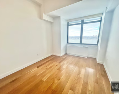West 57th Street - Photo Thumbnail 5