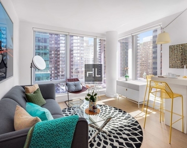 East 39th Street - Photo Thumbnail 4