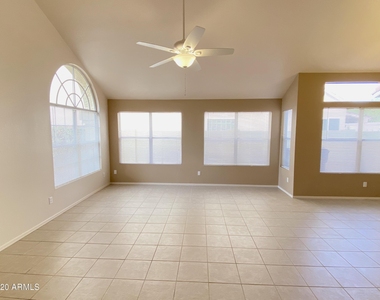 1353 N Jamaica Way - Photo Thumbnail 12