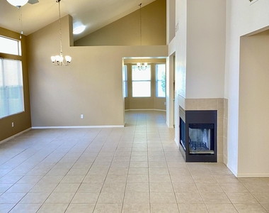 1353 N Jamaica Way - Photo Thumbnail 11