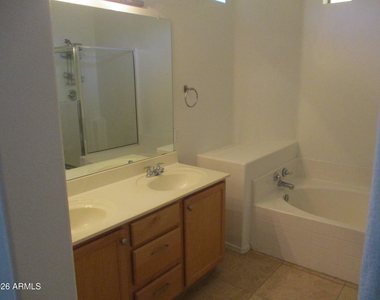 719 N Tangerine Drive - Photo Thumbnail 7