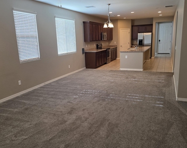 41671 W Elm Drive - Photo Thumbnail 4