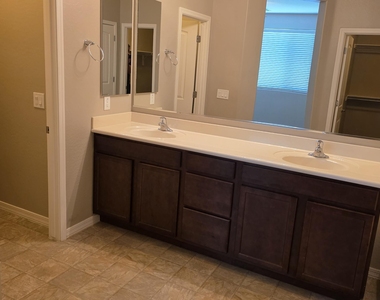 41671 W Elm Drive - Photo Thumbnail 15