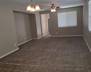 41671 W Elm Drive - Photo Thumbnail 12