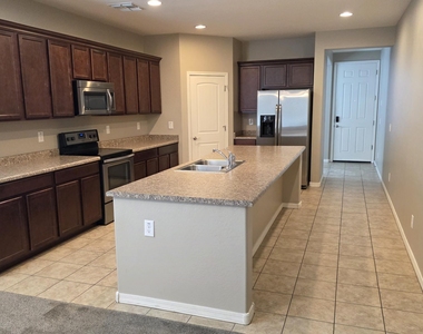 41671 W Elm Drive - Photo Thumbnail 3