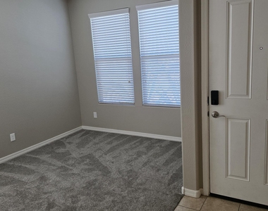41671 W Elm Drive - Photo Thumbnail 7
