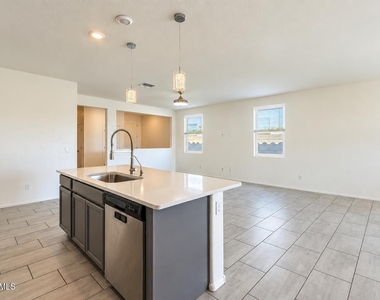2435 W Kowalsky Lane - Photo Thumbnail 7