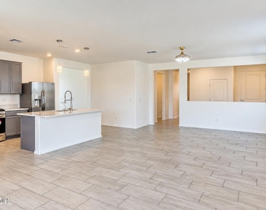 2435 W Kowalsky Lane - Photo Thumbnail 3