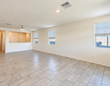 2435 W Kowalsky Lane - Photo Thumbnail 4
