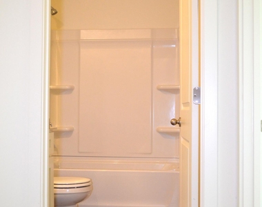 8201 Deland Avenue - Photo Thumbnail 16