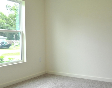 8201 Deland Avenue - Photo Thumbnail 15