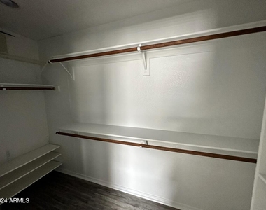 22834 N 24th Place - Photo Thumbnail 5