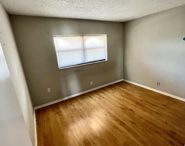 1901 W Woolbright Road W - Photo Thumbnail 7