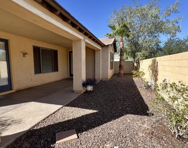 320 W Wisteria Place - Photo Thumbnail 17