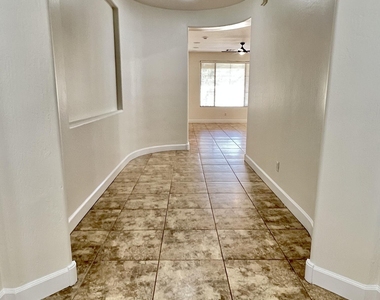 320 W Wisteria Place - Photo Thumbnail 2