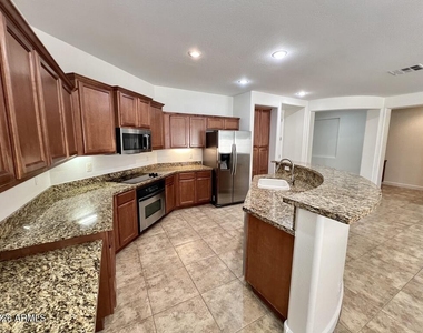 320 W Wisteria Place - Photo Thumbnail 6