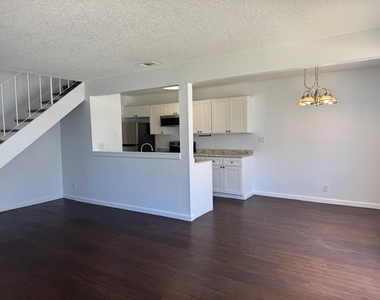 804 W Tiffany Drive - Photo Thumbnail 4