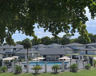804 W Tiffany Drive - Photo Thumbnail 17