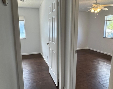804 W Tiffany Drive - Photo Thumbnail 12