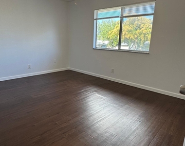 804 W Tiffany Drive - Photo Thumbnail 14