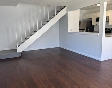 804 W Tiffany Drive - Photo Thumbnail 5