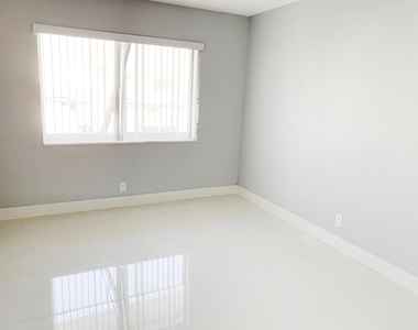 231 Marine Court - Photo Thumbnail 21